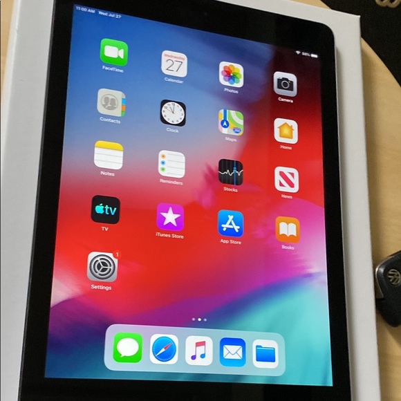 iPad Air 1st Gen wifi 32 GB Silver - Picture 2 of 6
